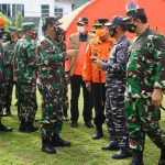 Panglima TNI Tinjau Korban di RSUD Sulbar dan Serahkan Bantuan 