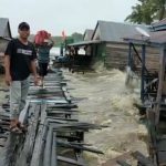 Rumah Warga Tanjabtim Jambi Hancur Dihantam Ombak Laut Besar