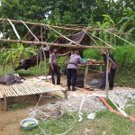 Polsek Alas Barat dan Warga Evakuasi Korban Tambang Tradisional
