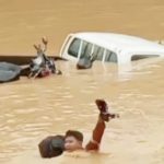 Nekat Terobos Banjir Mobil Triton Tengelam, Lima Penumpang Nyaris Tewas