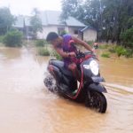 Hujan Deras, Akses Jalan Dua Kecamatan Di Bungo Putus