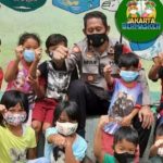 Begini Cara Kompol Agus Widar Mengajak Anak anak Bermasker