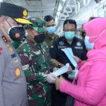 Pangdam Jaya dan Kapolda Metro Jaya Sediakan Kios Masker Gratis Di Stasiun KA