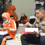 Peringati HPN 2021, Kapolres Kota Tangerang dan Awak Media Ngemper Bareng Pesapon di Tigaraksa