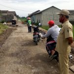 Pemdes Jabalsari Laksanakan Pekerjaan Peningkatan Pegerasan Jalan Desa