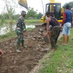TMMD 110, Danramil Tambakrejo Bojonegoro Pimpin Bongkar Paving