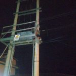 Mencoba Bunuh Diri Manjat Tiang Listrik, Amran Situmorang Malah Kesetrum