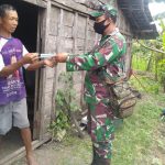 Personel Pra TMMD Ke-110 Kodim Bojonegoro, Bagikan 50 Masker Gratis pada Warga