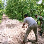 Peserta TMMD Kodim 0813 Disambut Antusias Warga