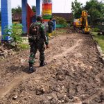 Tingkatkan Perekonomian Masyarakat, Satgas TMMD 110 Bojonegoro Bongkar Jalan Poros Ngrancang-Napis