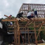 Bantu Bangun Rumah Masyarakat, Tim TMMD 110 Kodim Bojonegoro Kerja Bareng Warga