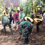 TMMD 110 Bojonegoro, TNI-Polri Bersama Warga Ngrancang Bongkar Jalan Paving