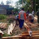 TMMD 110 Bojonegoro, TNI Bantu Masyarakat Bangun Pos Ronda