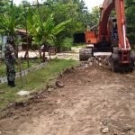Diganti Aspal, Satgas TMMD 110 Bojonegoro Kawal Ekskavator Keruk Paving