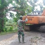 Jaga Semangat, Prajurit TMMD 110 Bojonegoro Terus Berjibaku Bangun Infrastruktur Jalan Desa