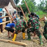 TMMD 110 Bojonegoro, Prajurit TNI Susun Kerangka Bangunan Poskamling