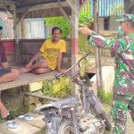 Personel Satgas TMMD 110 Bojonegoro Ingatkan Warga Gunakan Masker