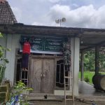 Petugas TMMD 110 Bojonegoro Pasang Banner Dilokasi Belajar Ngaji