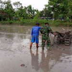 Antusias, Petani Sasaran TMMD 110 Tambakrejo Bojonegoro Dibantu TNI