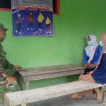 Begini Keakraban Prajurit Saat Dirikan Poskamling Dilokasi TMMD 110 Tambakrejo Bojonegoro