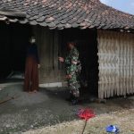 Penerima Rehab Rumah Program Aladin TMMD 110 Tambakrejo Di Cek Anggota TNI Bojonegoro
