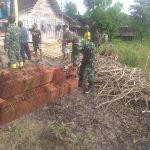 Satgas TMMD 110 Bojonegoro Serda Siswanto Dan Warga Turut Bangun Pos Ronda