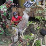 Bantu Kegiatan Warga, Sertu Edi Jelaskan Kegiatan TMMD 110 Bojonegoro