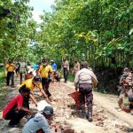 TMMD 110 Bojonegoro, TNI-Polri Bersama Warga Bersinergi Perbaiki Jalan Desa Ngrancang