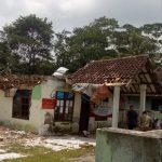Balai Desa Carenang Udik Ambruk Akibat Hujan Lebat dan Angin Kencang