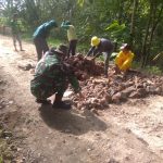 Satgas TMMD 110 Bojonegoro Lakukan Pengurukan Jalan Desa Ngrancang