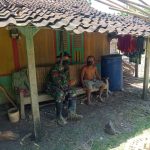 Babinsa Ngrancang Jelaskan Program Aladin TMMD 110 Bojonegoro kepada Warga