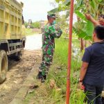 Bangun Gazebo, Satgas TMMD 110 Bojonegoro Gotong Royong Bersama Warga