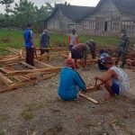 Cegah Covid-19, Satgas TMMD 110 Di Ngrancang Bojonegoro Berikan Cara Penggunaan Hand Sanitizer