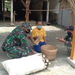 Cegah Sebaran Covid-19, Satgas TMMD 110 Bojonegoro Berbagi Masker Gratis