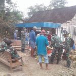 Ajak Disiplin Prokes, Satgas TMMD 110 Bojonegoro Bagikan Masker Gratis