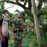 Satgas TMMD 110 Bojonegoro Bagi Masker Sekaligus Imbau Warga Disiplin Prokes