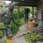 Satgas TMMD 110 Bojonegoro Giatkan Komsos Dengan Cara Membantu Warga