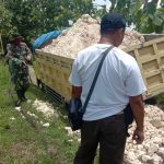 Satgas TMMD 110 Bojonegoro Berjibaku Bantu Truk Terjerembab