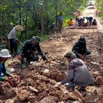 Sinergitas, TNI Dan Pemkab Bojonegoro Bangun 2800 Meter Jalan Desa Ngrancang