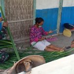 Bidik Potensi Wilayah, Satgas TMMD 110 Bojonegoro Dukung Warga Pengrajin Anyaman