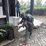 Kampanye Cegah Covid-19, Satgas TMMD 110 Bojonegoro Ajari Siswa Mencuci Tangan