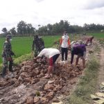 Jalan Poros Akan Diaspal, Satgas TMMD 110 Bojonegoro Dan Warga Perbaiki Jalur Alternatif Kalongan