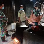 Disela Tugas, Satgas TMMD 110 Bojonegoro Bantu Pembuatan Tahu