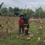 Ajak Warga Perangi Covid-19,Satgas Bagi-Bagi Masker Dilokasi TMMD 110 Bojonegoro
