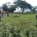 Sejumlah Satgas TMMD 110 Bojonegoro Turut Bersihkan Lapangan Desa