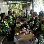 Secangkir Kopi, Menemani Anggota Satgas TMMD 110 Kodim Bojonegoro Saat Istirahat