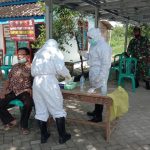 New Normal, Warga Bersama Satgas TMMD 110 Bojonegoro Ikuti Rapid Test Antigen