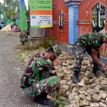 Satgas TMMD 110 Bojonegoro Garap Pengecatan Kantor Balai Desa