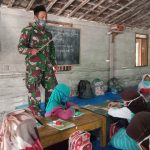 Luangkan Waktu, Satgas TMMD 110 BojonegoroMengajar Mengaji Anak – Anak TPQ