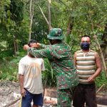 TMMD 110 Bojonegoro, Satgas Berikan Masker Warka Yang Kerjakan Sasaran Fisik